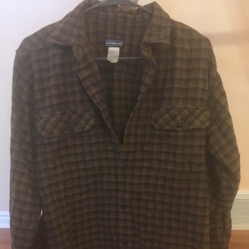 Men’s Patagonia organic cotton long sleeved shirt